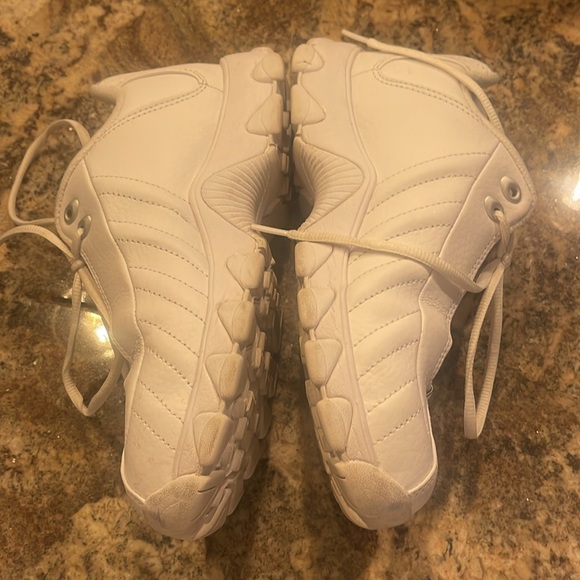 K Swiss shoes white size 8 very gently worn. - Picture 4 of 8